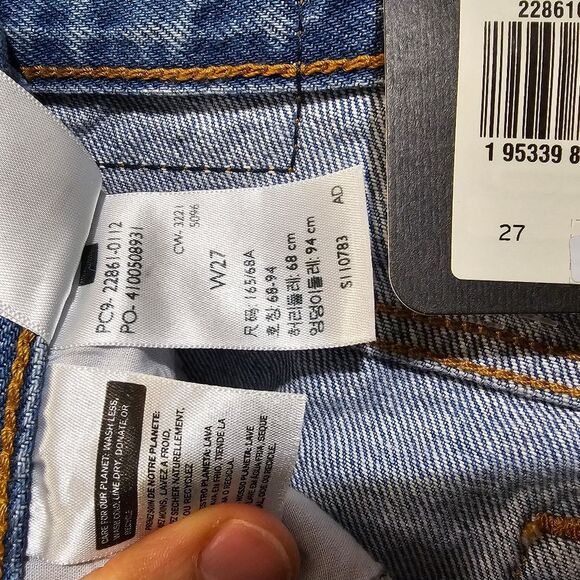 Levi's Wedgie Jeans Size 27 High Rise Tapered Fit Premium Button Fly Raw Hem NWT - Picture 7 of 7